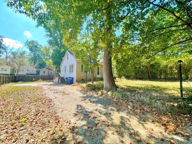 Building Photo - 127 Aurora Dr