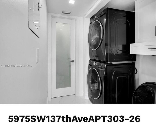 Building Photo - 5975 SW 137th Ave