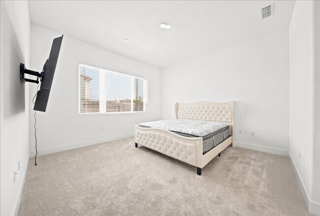 Building Photo - 12725 Parakeet Wy