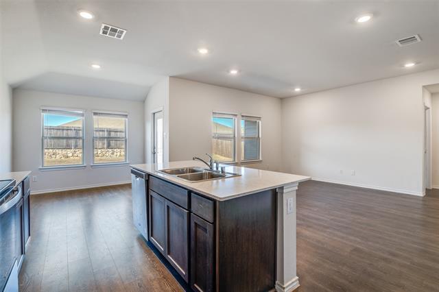 Building Photo - 611 Chuck Wagon Dr