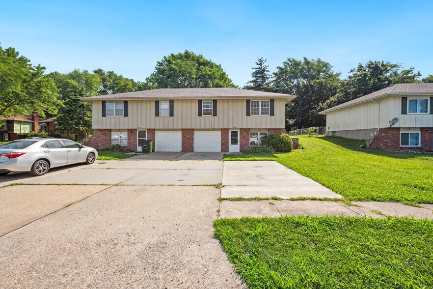Building Photo - 16713 Bel Ray Blvd