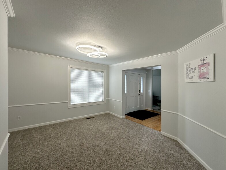 Flex Space 2/Formal Dining - 34426 10th Ave SW