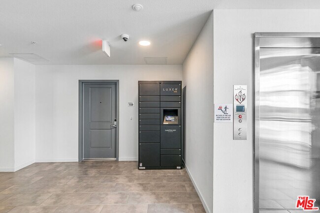 Building Photo - 10824 Blix St