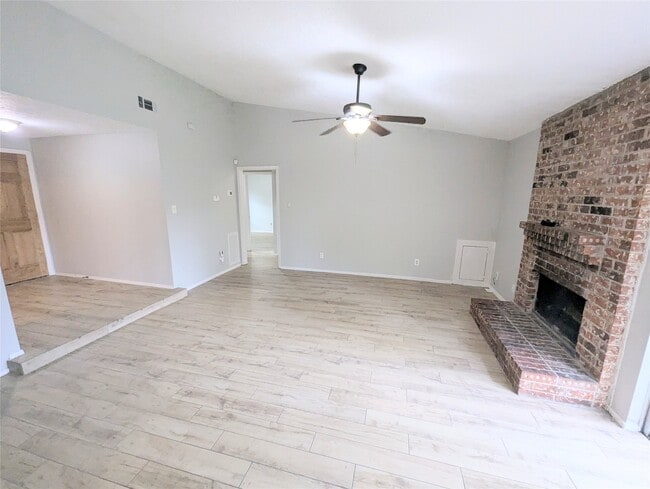 Building Photo - 15267 Morning Dove Dr