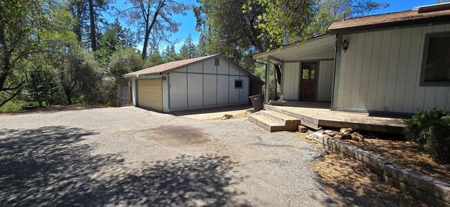 Building Photo - 13038 Squirrel Creek Rd