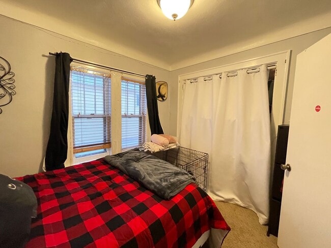 Building Photo - AVAILABLE JUNE 1st - 2 Bed 1 Bath Near Campus