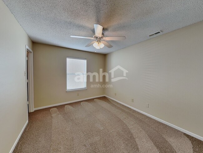 Building Photo - 711 Thornwood Ct