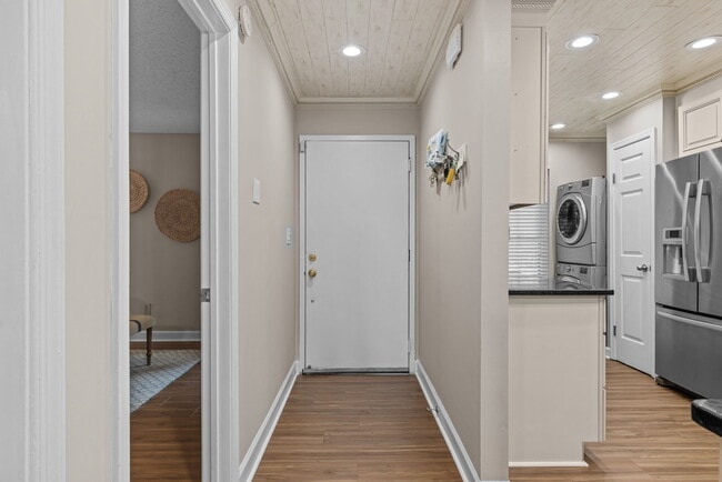 Building Photo - 401 Harbour Point