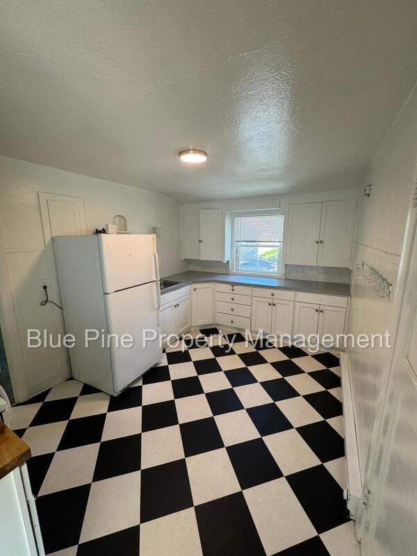 Building Photo - 112 4th St