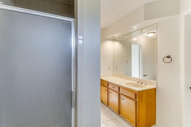 Building Photo - Great 2 Bed 2 Bath Townhouse in S Arlington- 76017