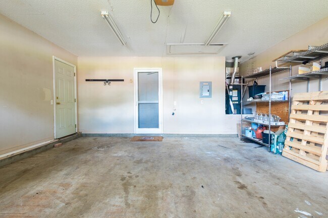 Building Photo - 873 Brande Ct