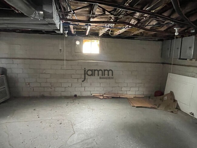Building Photo - 2121 Carabel Ave