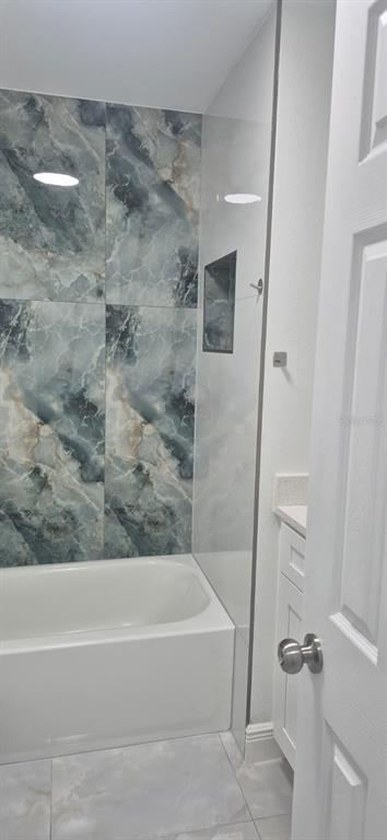 Building Photo - 7128 Oakwood Dr