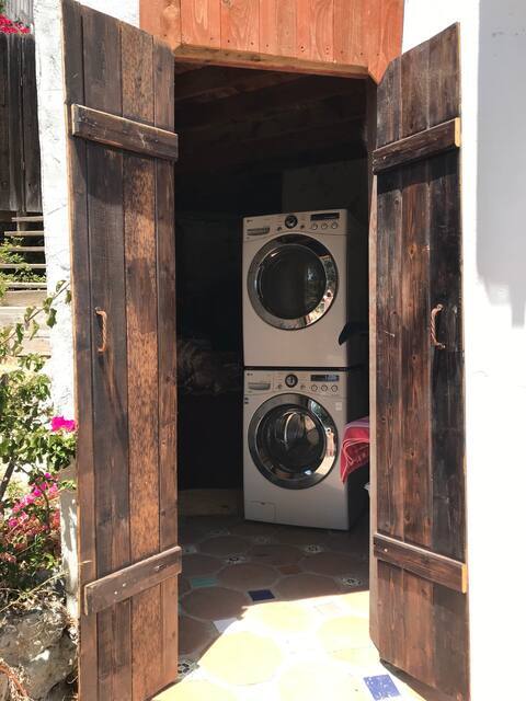 Laundry room - 2003 Hillcrest Rd