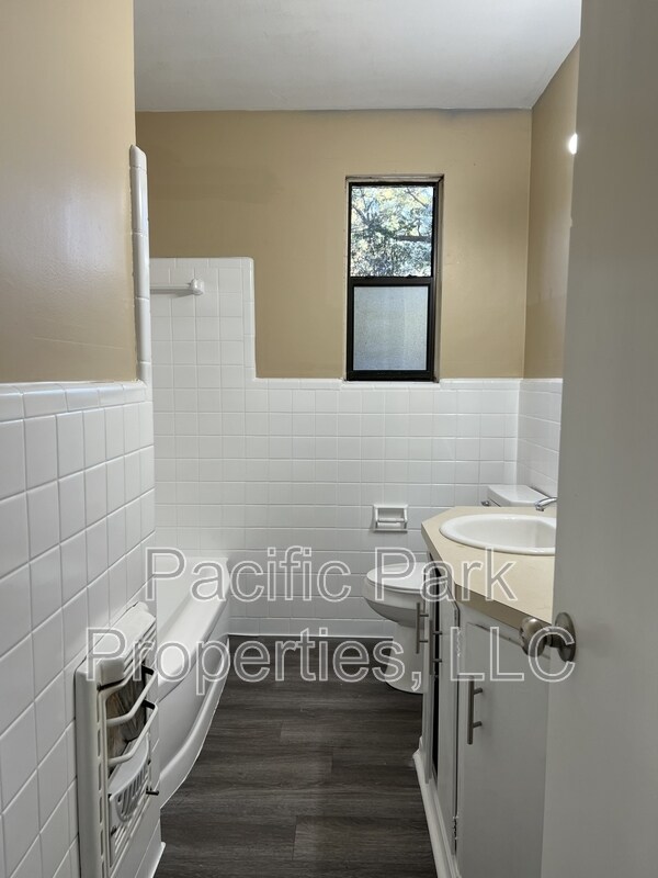 Building Photo - 3745 Honeysuckle Ct