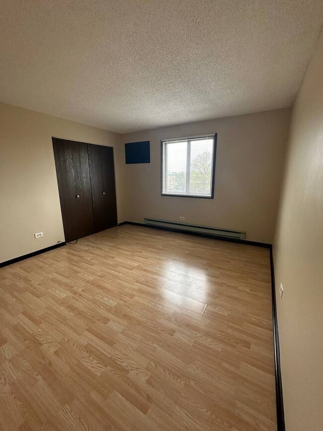 Building Photo - 5160 Thomas Dr