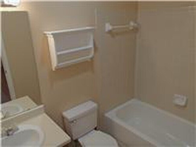 Building Photo - 1033