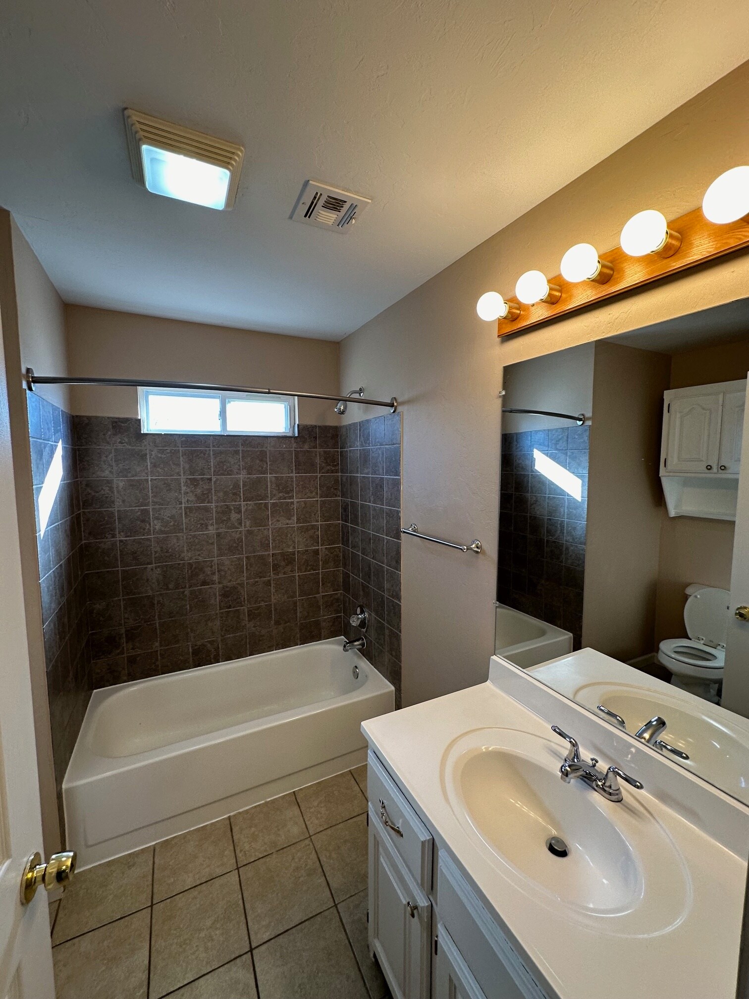 Building Photo - 10826 Lejean Dr