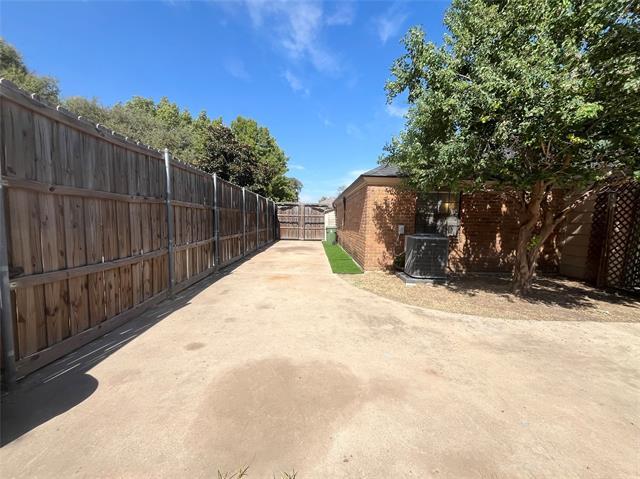 Building Photo - 213 Circleview Dr S