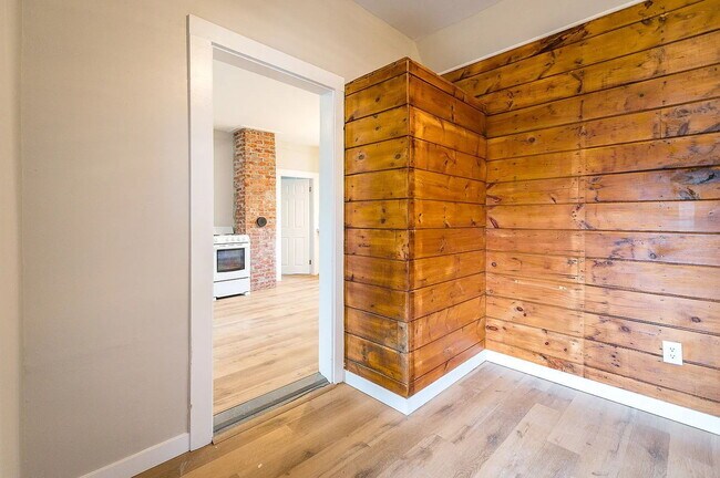 Building Photo - PRICE IMPROVEMENT! Beautiful 2-Bedroom Apartment – Quiet, Private Setting in Westbrook, Available...