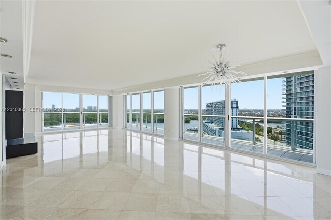 Building Photo - 16500 Collins Ave