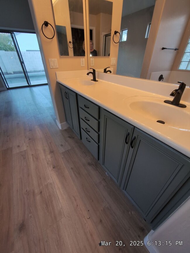 Building Photo - SPACIOUS and beautifully remodeled home! E...