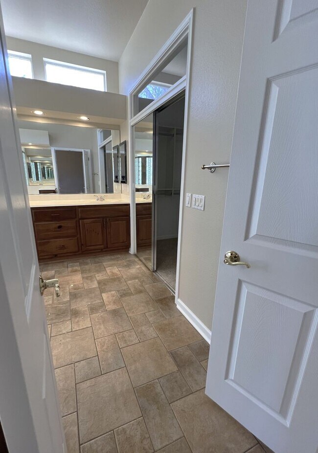 Building Photo - 106 Morning Glory Cir