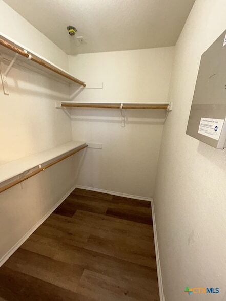 Building Photo - 4402 Golden Gate Dr