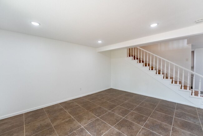 Building Photo - Hidden Gem | 4 bed 3 bath home in highly sought after Windsor Park!!!