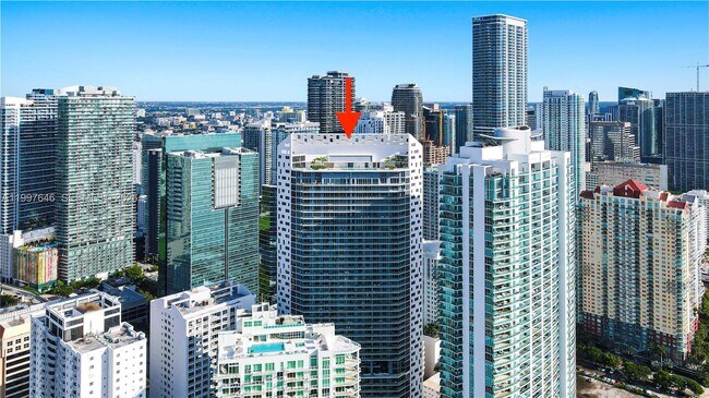 Building Photo - 1300 Brickell Bay Dr