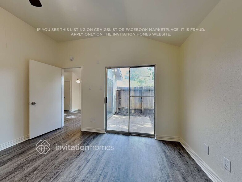 Building Photo - 9167 Golden Sunshine Dr