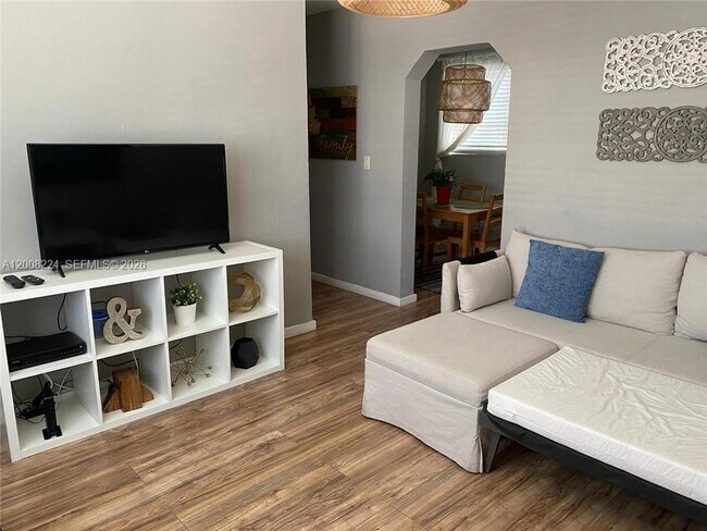 Building Photo - 375 SW 19th Ave