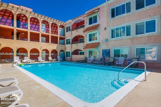 Building Photo - Charming 1Bdm 1Ba Coastal Condo in Pacific Beach!