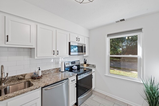 Building Photo - 747 Spring Meadows Dr