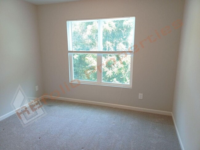 Building Photo - Beautiful Energy Efficient 3-BR Home w/Solar Panels at Lincoln Heights! Available Now!