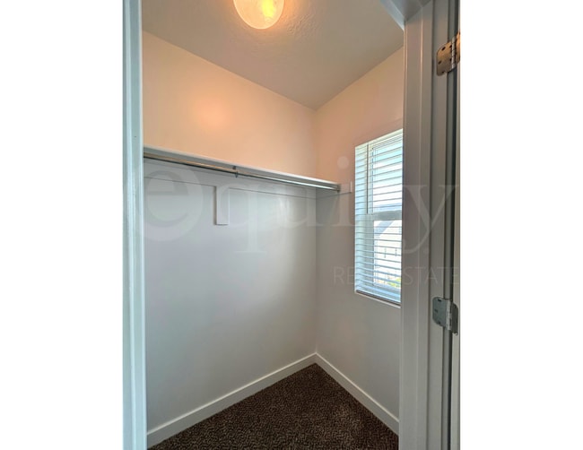 Building Photo - 674 E 380 N