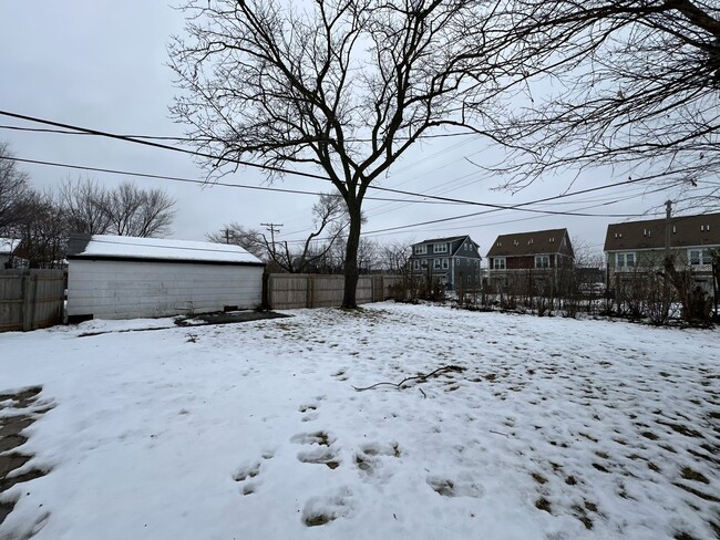 Building Photo - 6528 W Lawn Ave