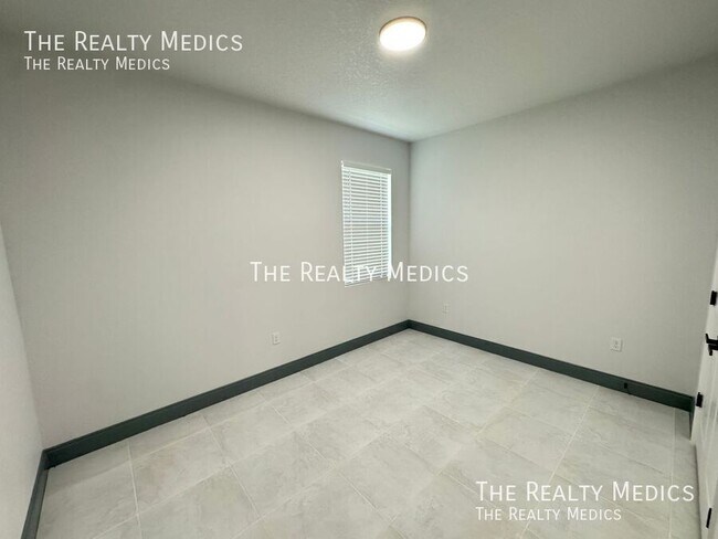Building Photo - 2226 Rock Dr