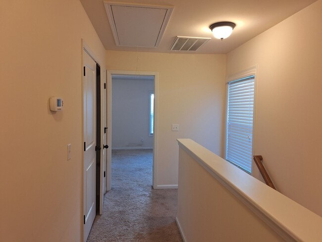 Building Photo - Wonderful Three Bedroom Home in Northeast ...