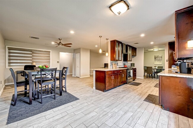 Building Photo - 6119 Reamer St