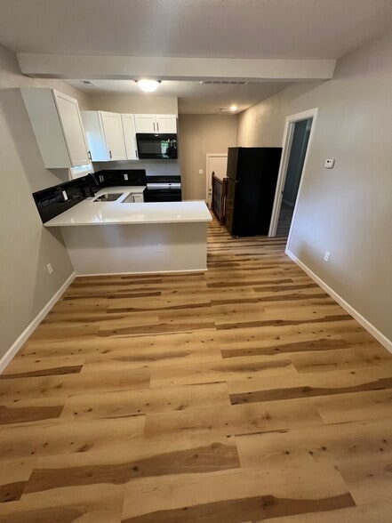 Building Photo - 211 McLain Ave