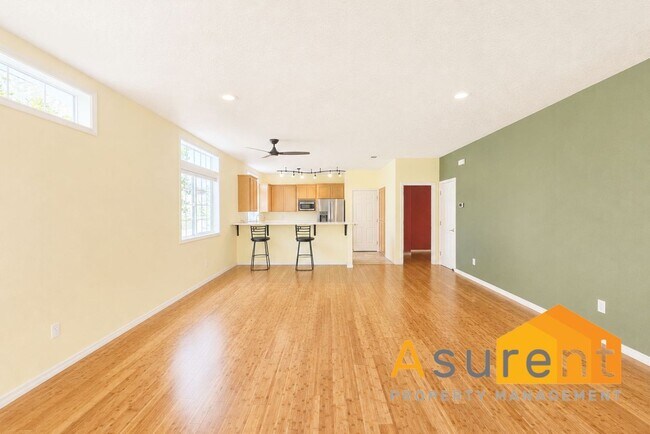 Building Photo - 500 Starflower Ln