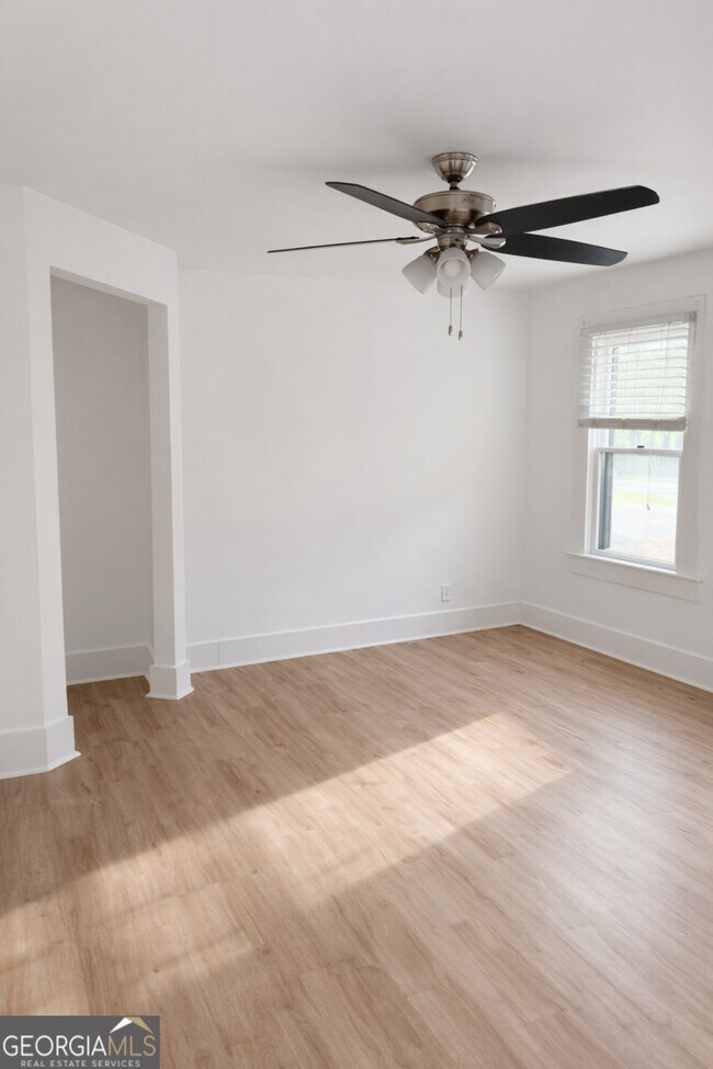 Building Photo - 1522 Central Ave