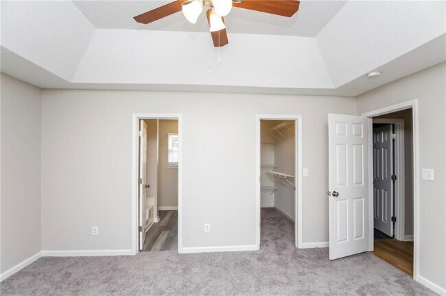 Building Photo - 122 Collins Dr