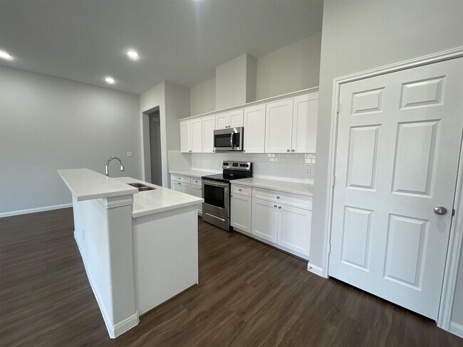 Building Photo - 1555 Rd 5728
