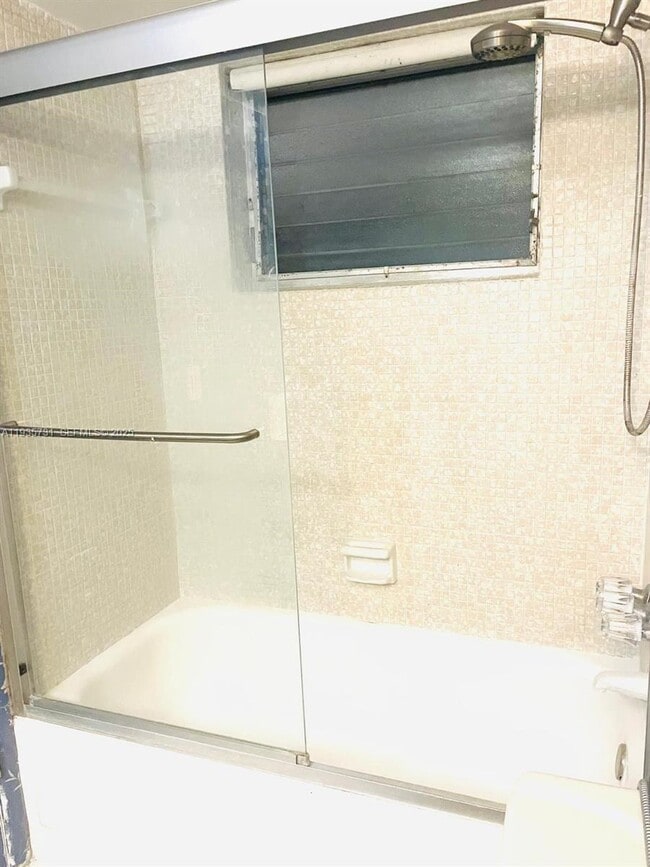 Building Photo - 1550 NE 191st St