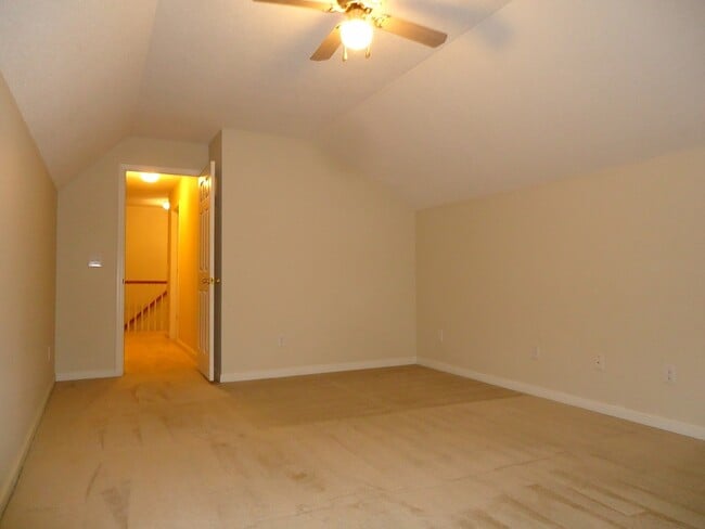 Building Photo - 2203 Oak Stream Ln