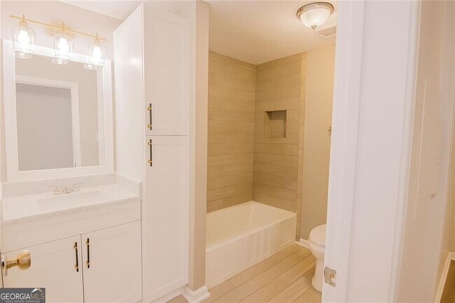 Building Photo - 2502 Barge Rd SW