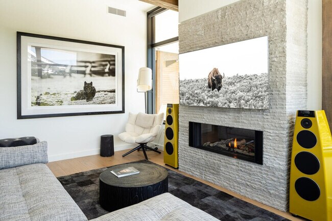 Building Photo - 4 Boathouse Way