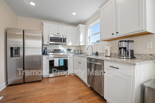 Building Photo - 24 Sawyer St